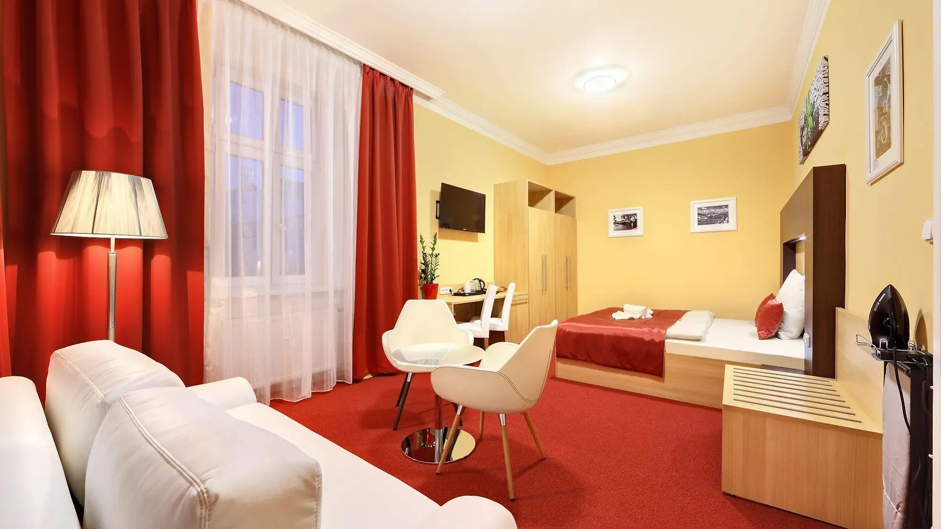 Martin Hotel Praga 3*,